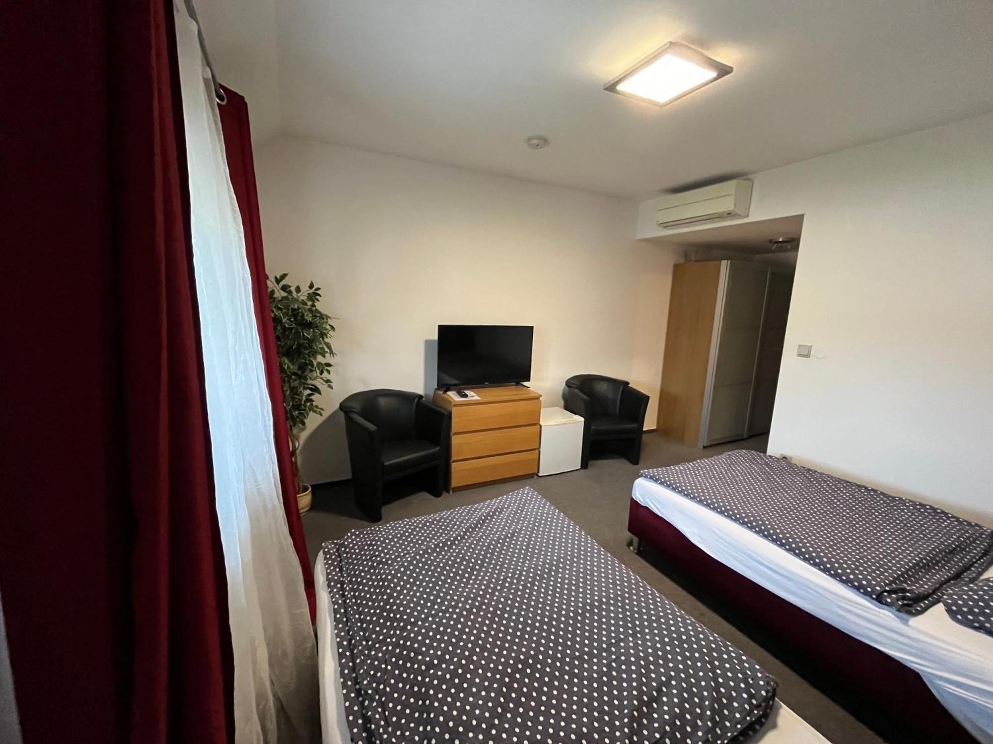 Hotel Algar Opava Kültér fotó