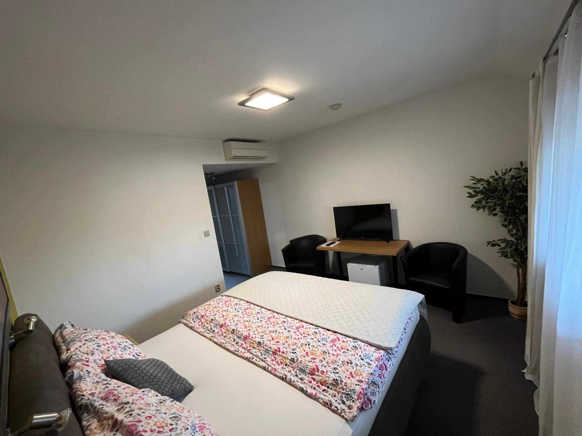 Hotel Algar Opava Kültér fotó
