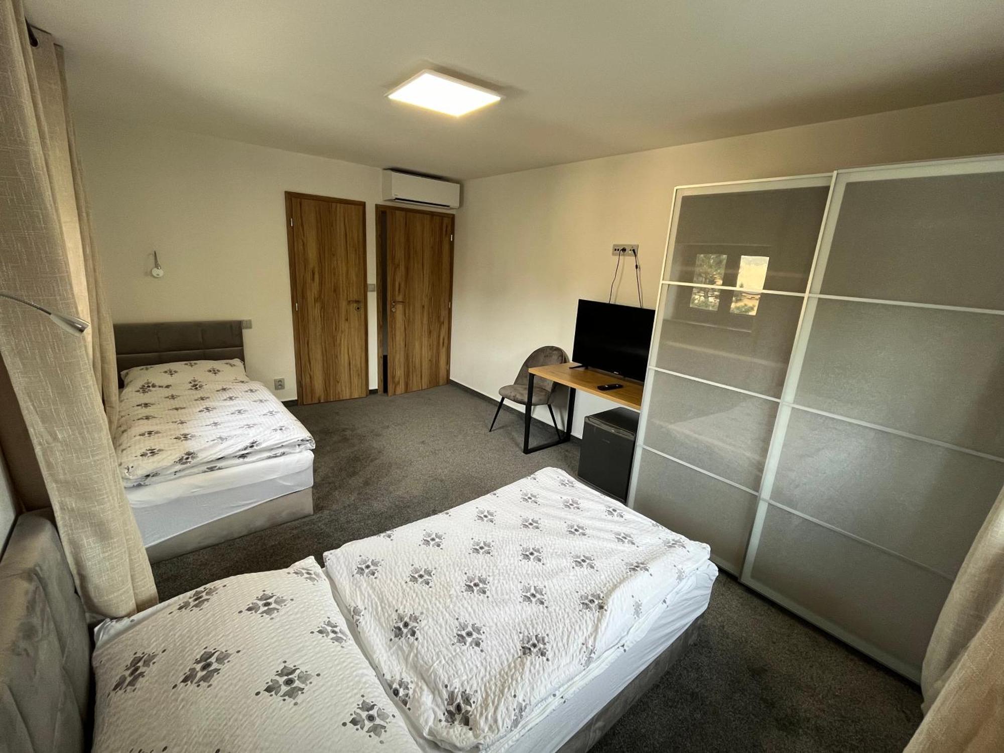 Hotel Algar Opava Kültér fotó
