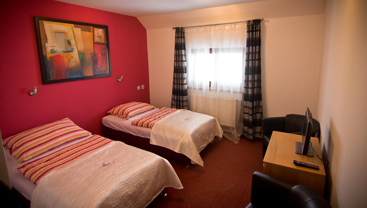 Hotel Algar Opava Kültér fotó
