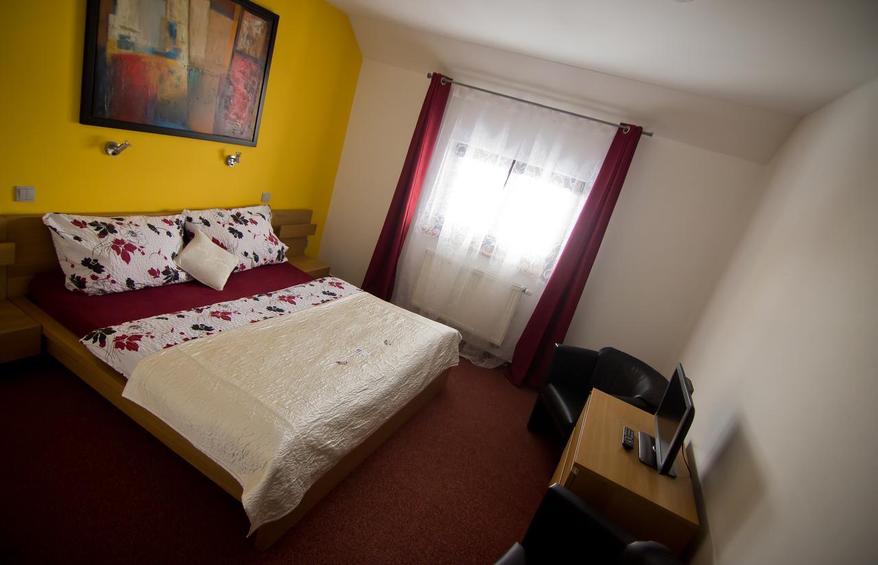Hotel Algar Opava Kültér fotó